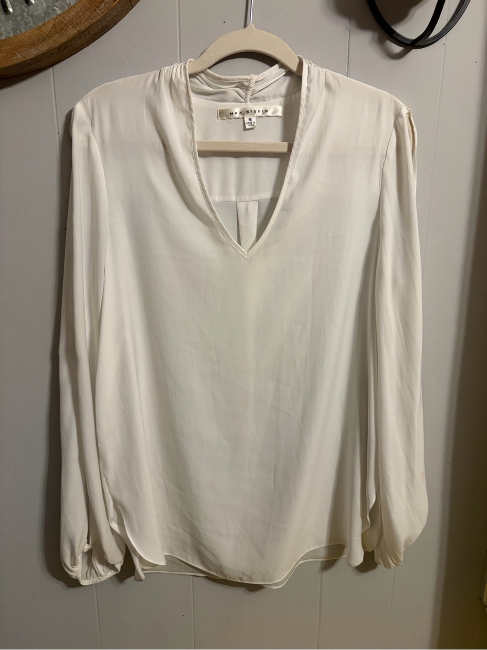 Max Studio White V-Neck Long Sleeve Blouse